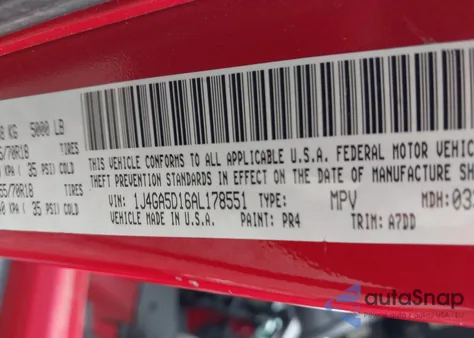 2010 Jeep Wrangler Sahara z USA, uszkodzony, nr VIN 1J4GA5D16AL178551